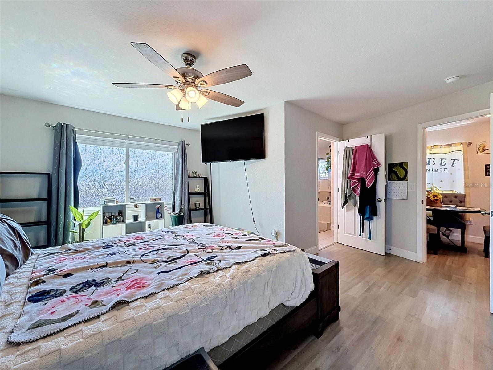 Image 33 of 52 For 13944 1st Street