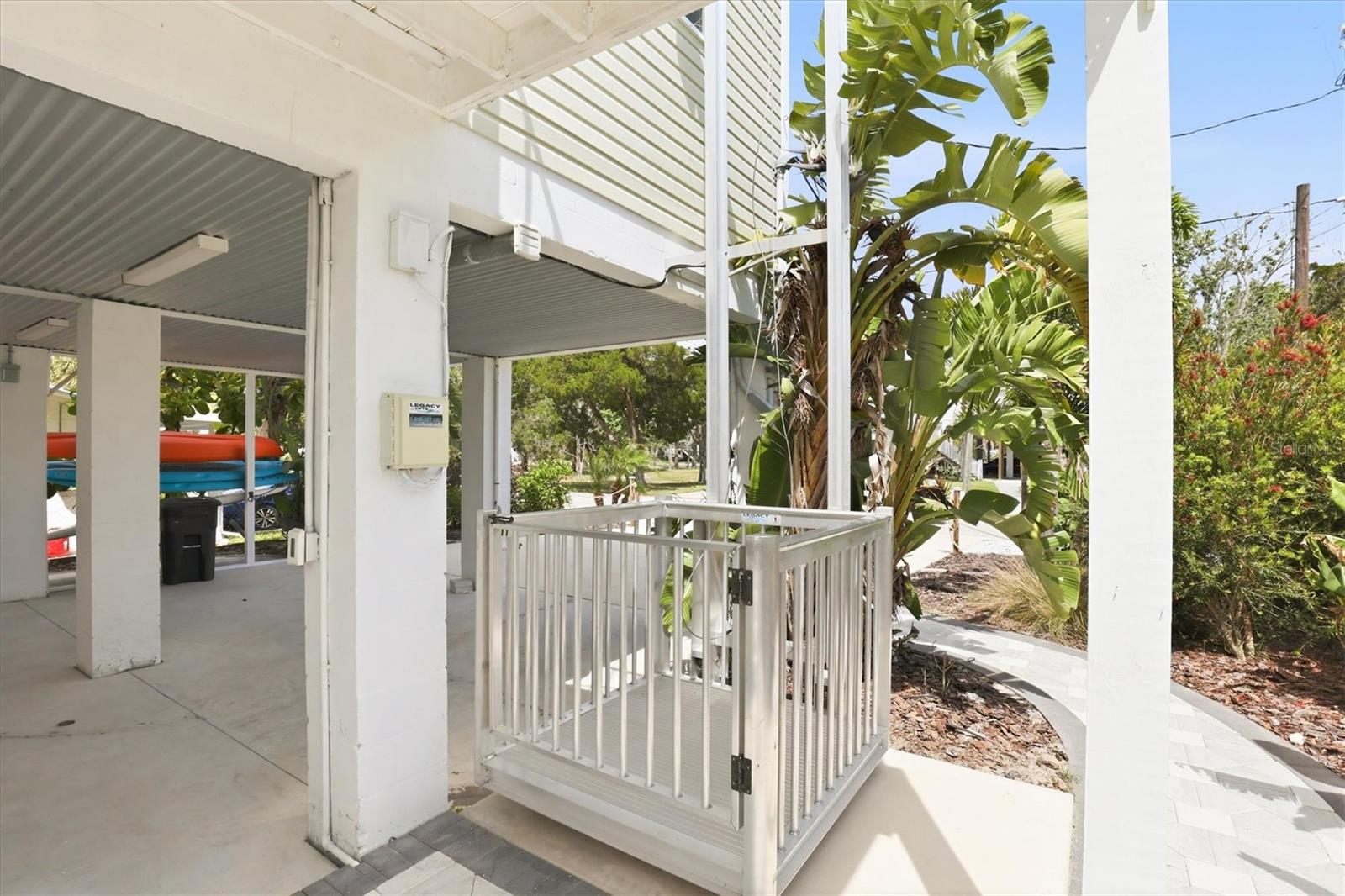 Image 20 of 95 For 14429 Birch Street