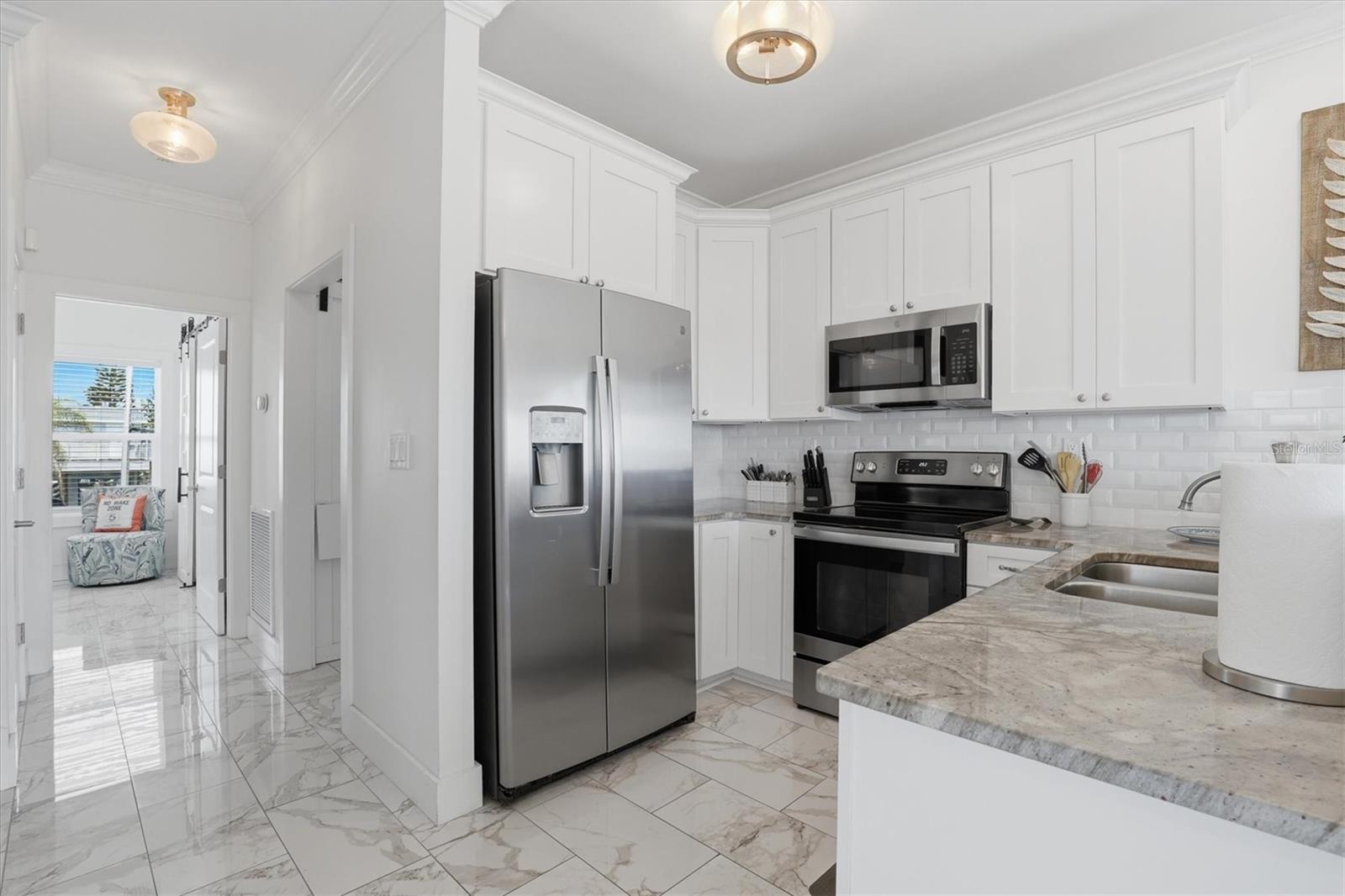 Image 23 of 95 For 14429 Birch Street