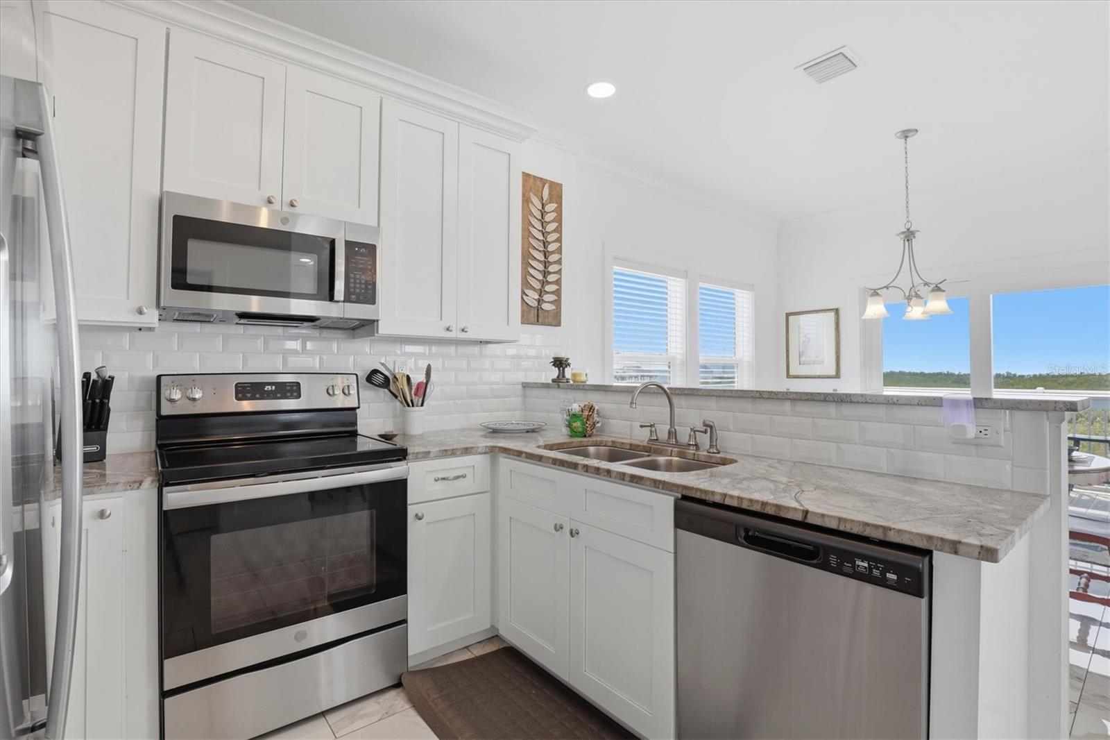 Image 24 of 95 For 14429 Birch Street