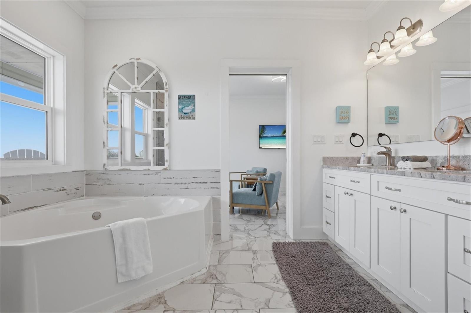 Image 54 of 95 For 14429 Birch Street