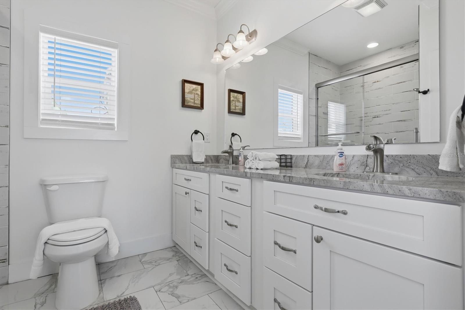 Image 63 of 95 For 14429 Birch Street