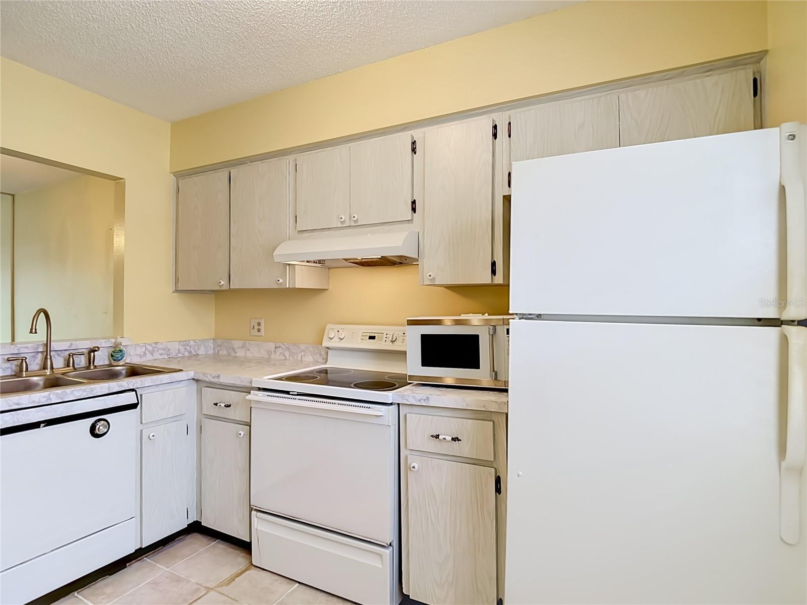 Listing photo id 9 for 11132 Pembridge Court 6