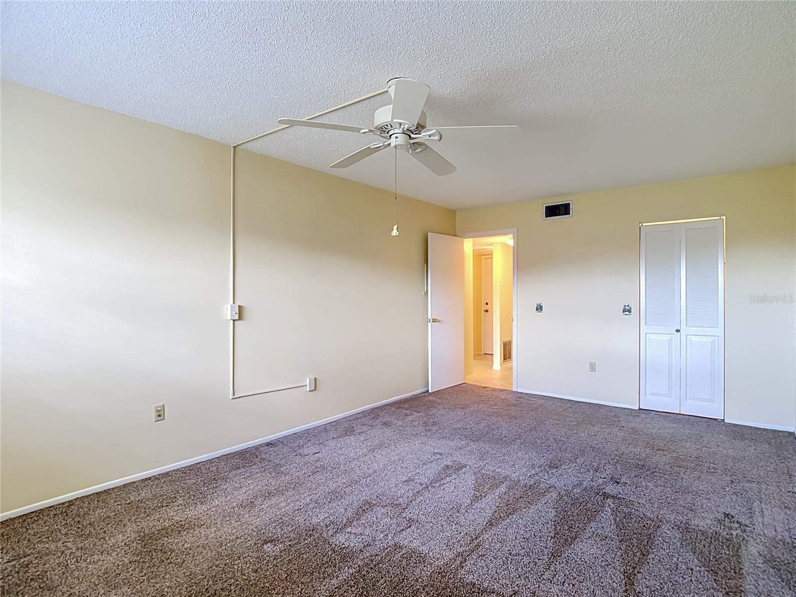 Listing photo id 22 for 11132 Pembridge Court 6