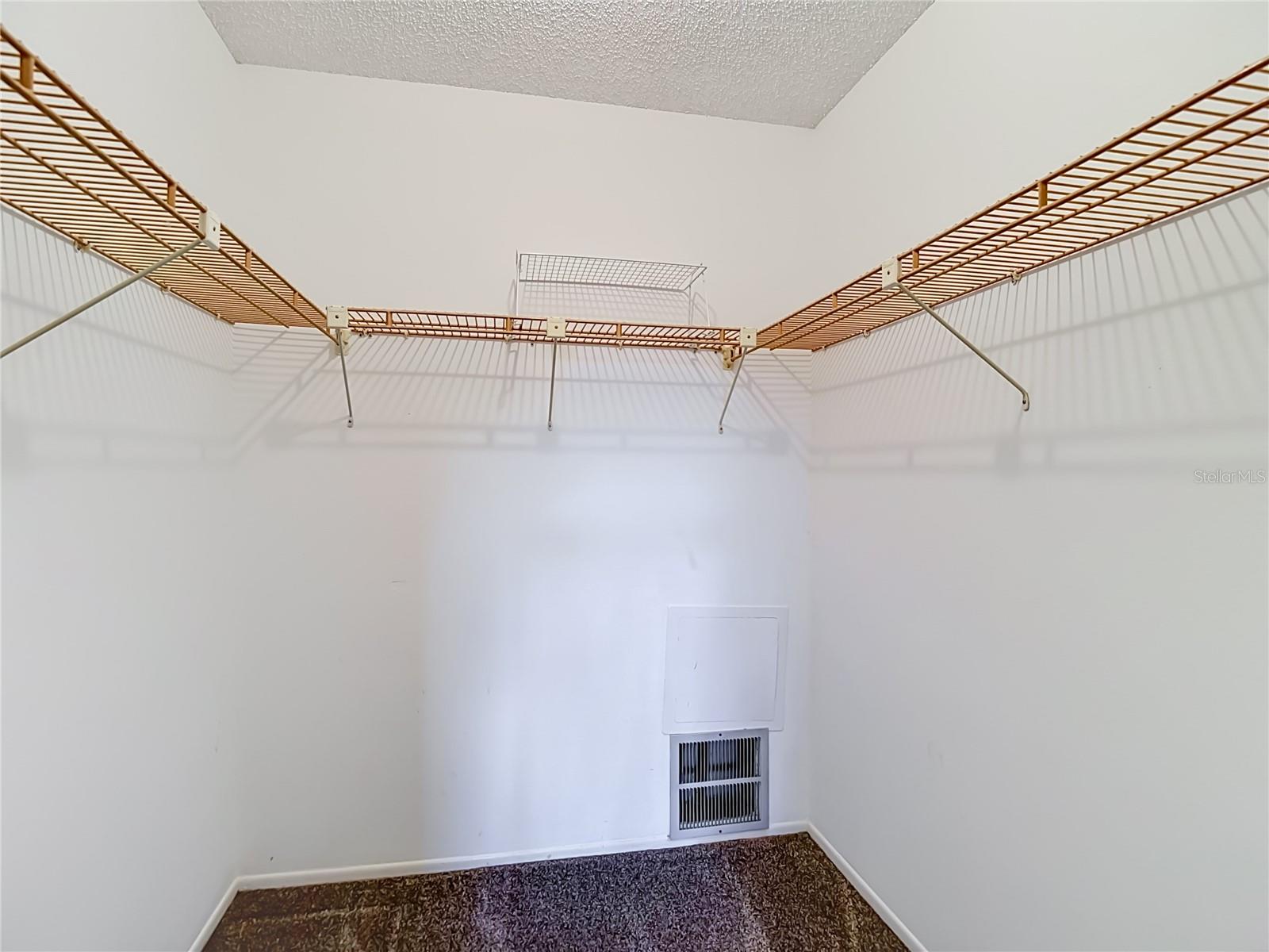 Listing photo id 24 for 11132 Pembridge Court 6