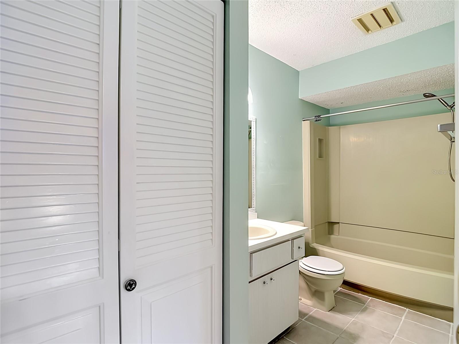 Listing photo id 26 for 11132 Pembridge Court 6
