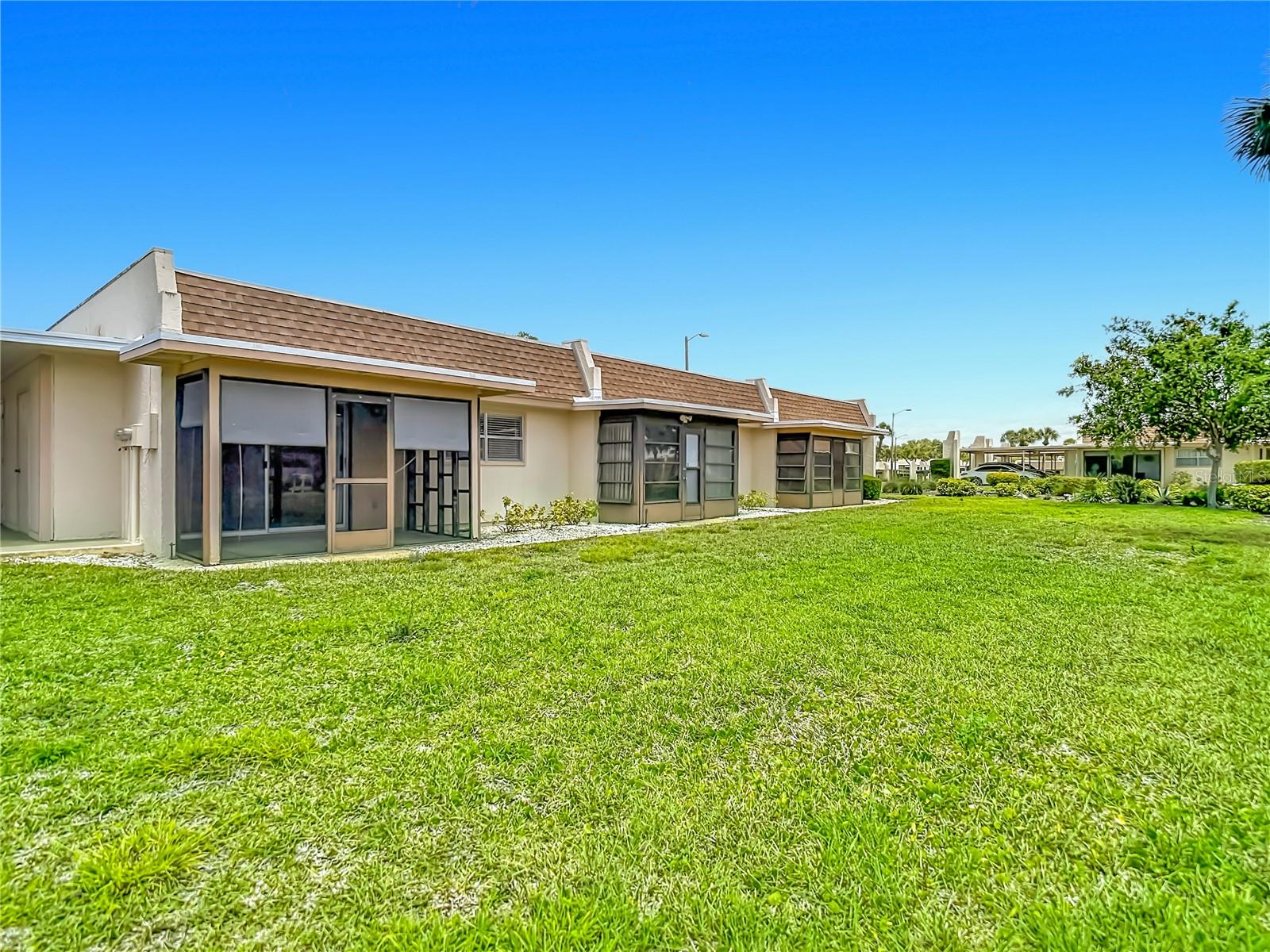 Listing photo id 35 for 11132 Pembridge Court 6