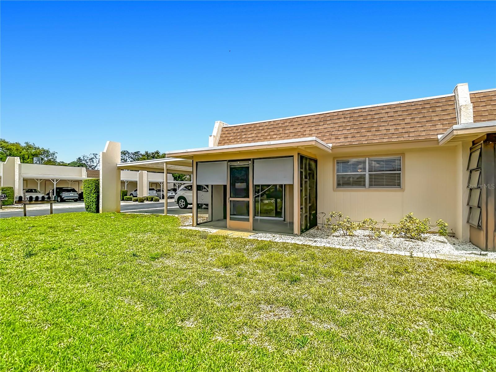 Listing photo id 36 for 11132 Pembridge Court 6