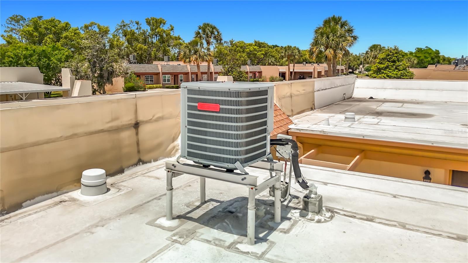 Listing photo id 37 for 11132 Pembridge Court 6