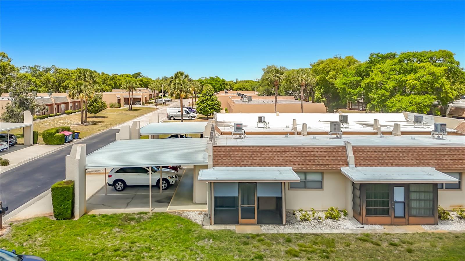Listing photo id 38 for 11132 Pembridge Court 6