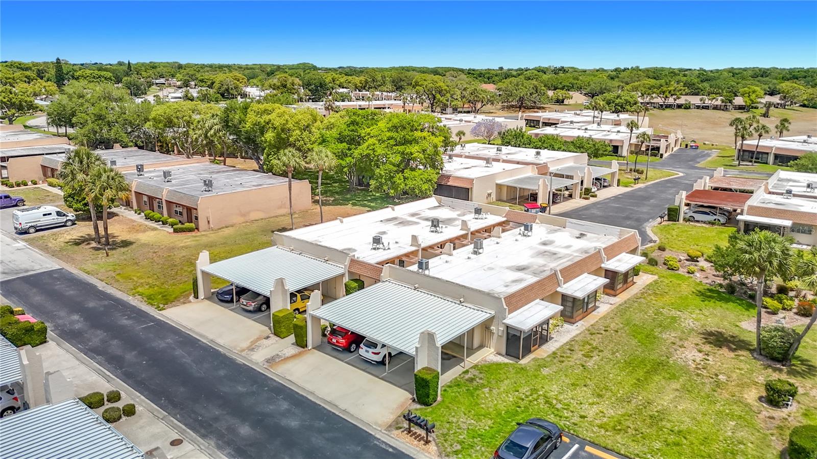 Listing photo id 45 for 11132 Pembridge Court 6