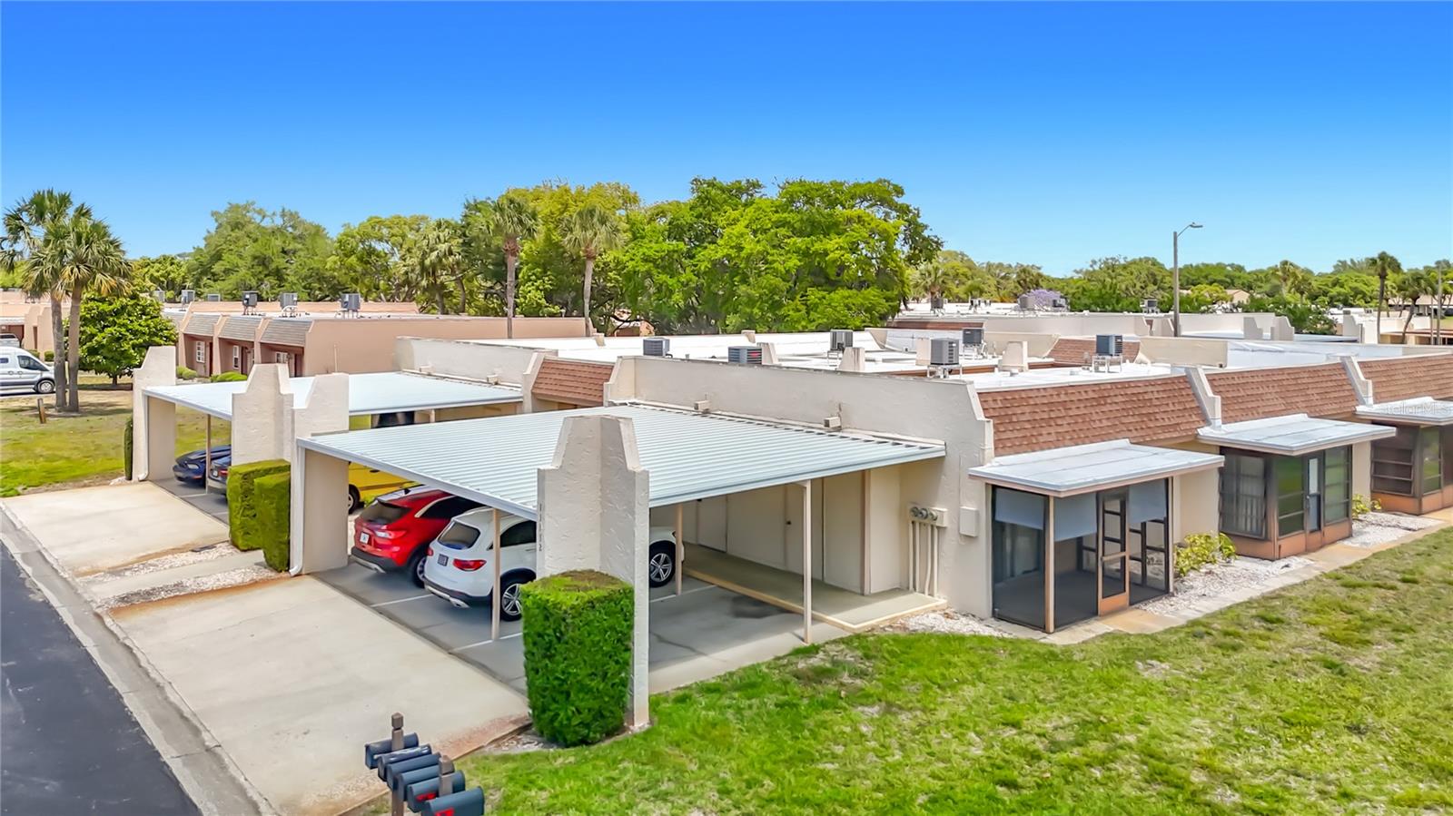 Listing photo id 48 for 11132 Pembridge Court 6