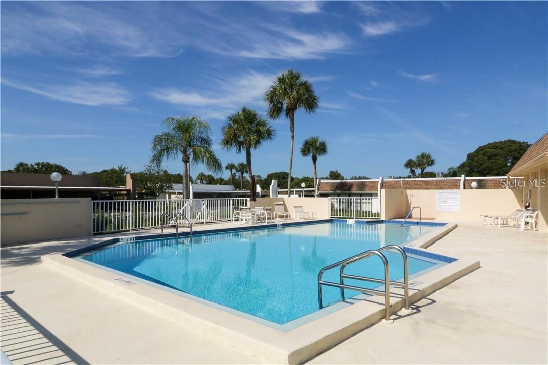 Listing photo id 50 for 11132 Pembridge Court 6