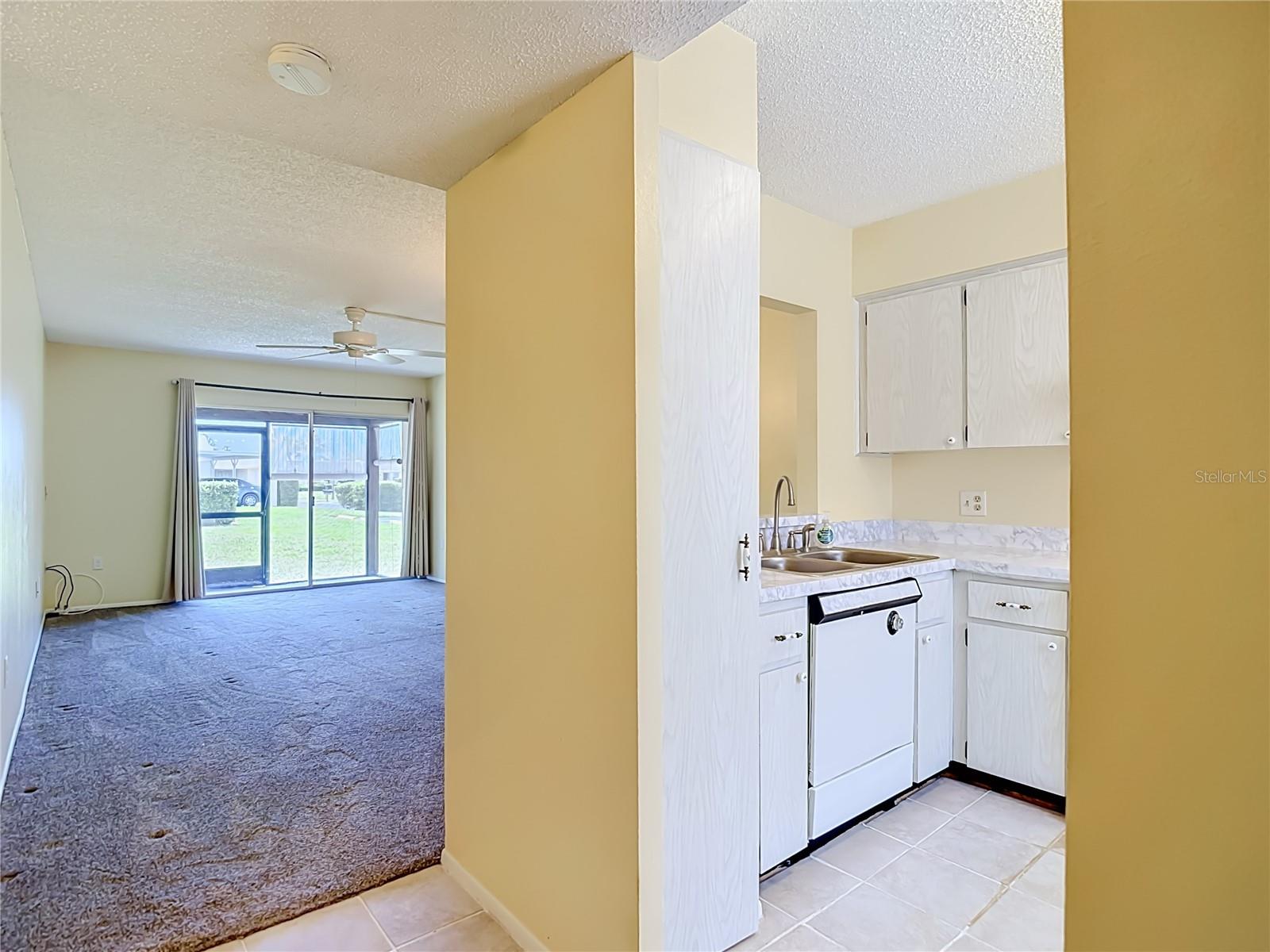 Listing photo id 4 for 11132 Pembridge Court 6