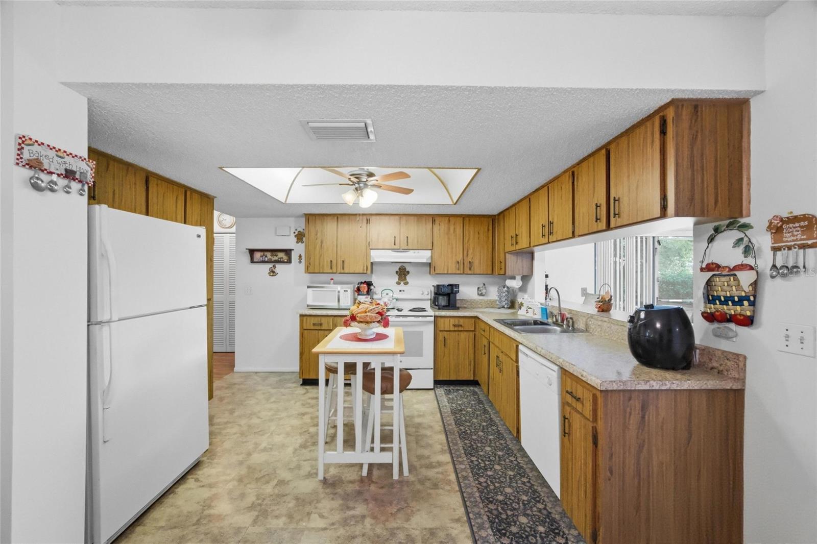 Image 8 of 33 For 1468 Greenview Avenue