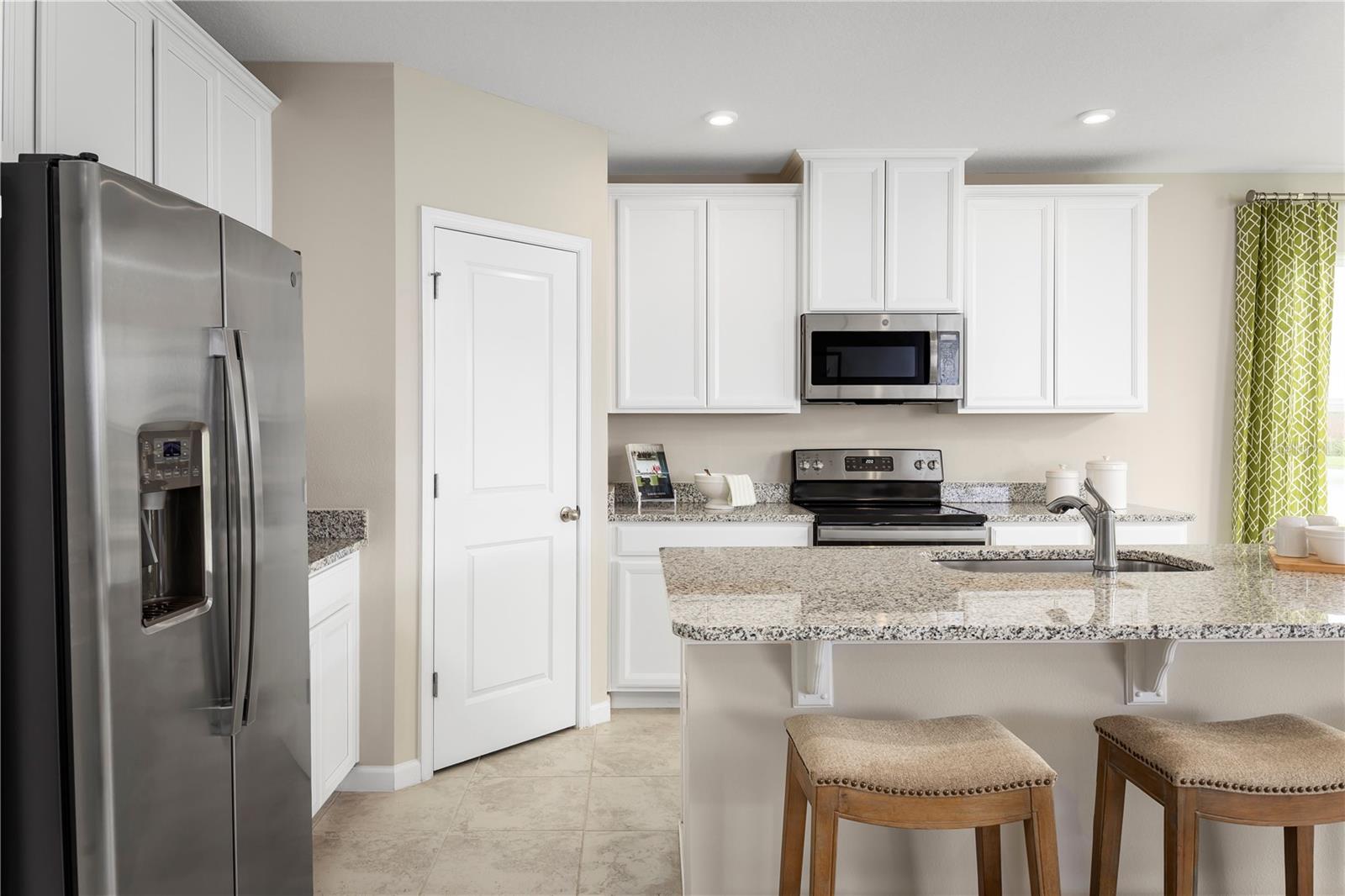 Listing photo id 4 for 1739 Upland Lane