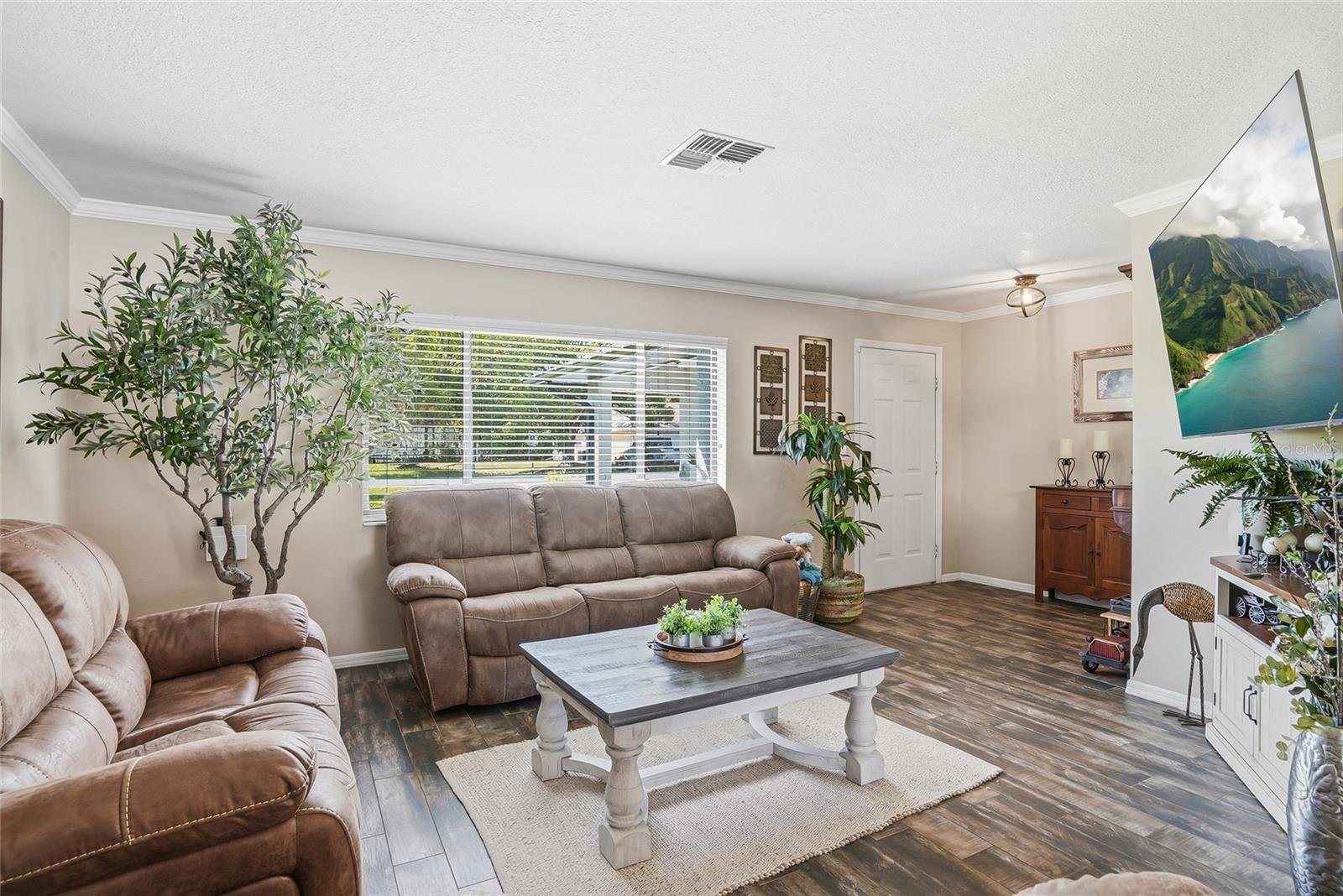 Image 10 of 50 For 7635 Gates Circle