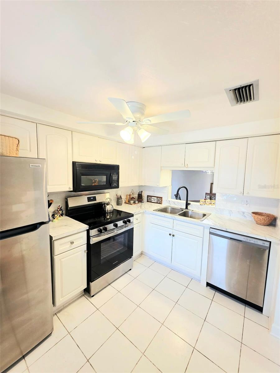 Image 10 of 45 For 4366 Summersun Drive 4366
