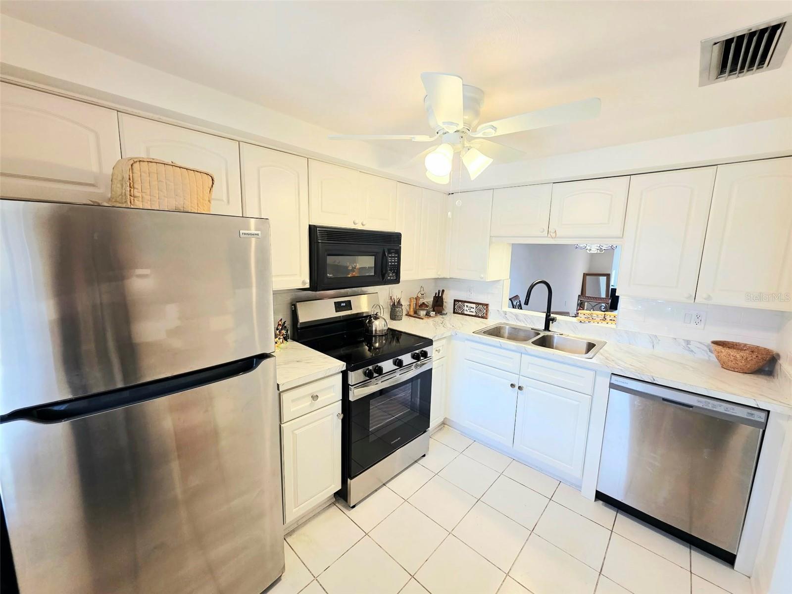 Image 11 of 45 For 4366 Summersun Drive 4366