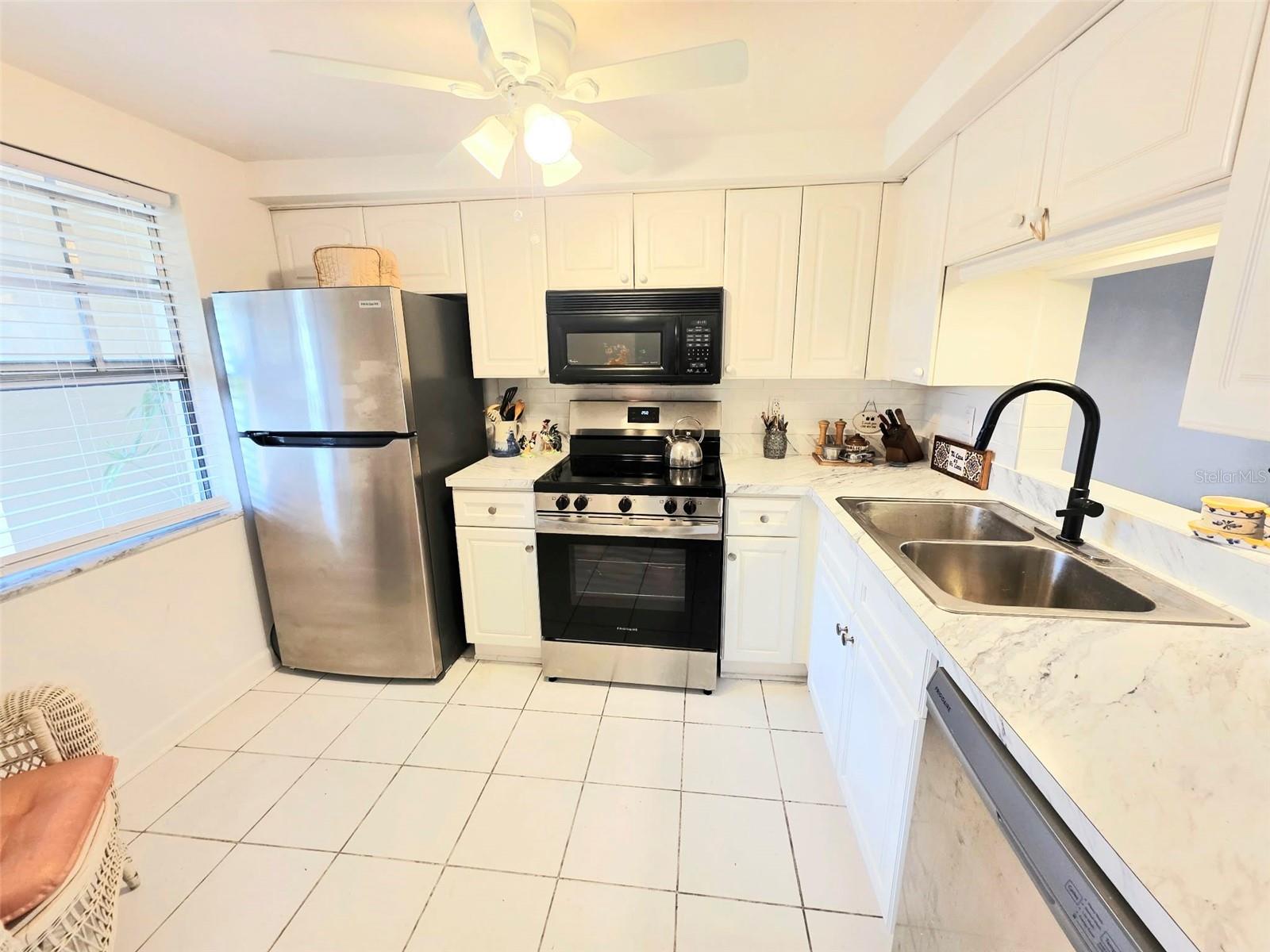 Image 9 of 45 For 4366 Summersun Drive 4366