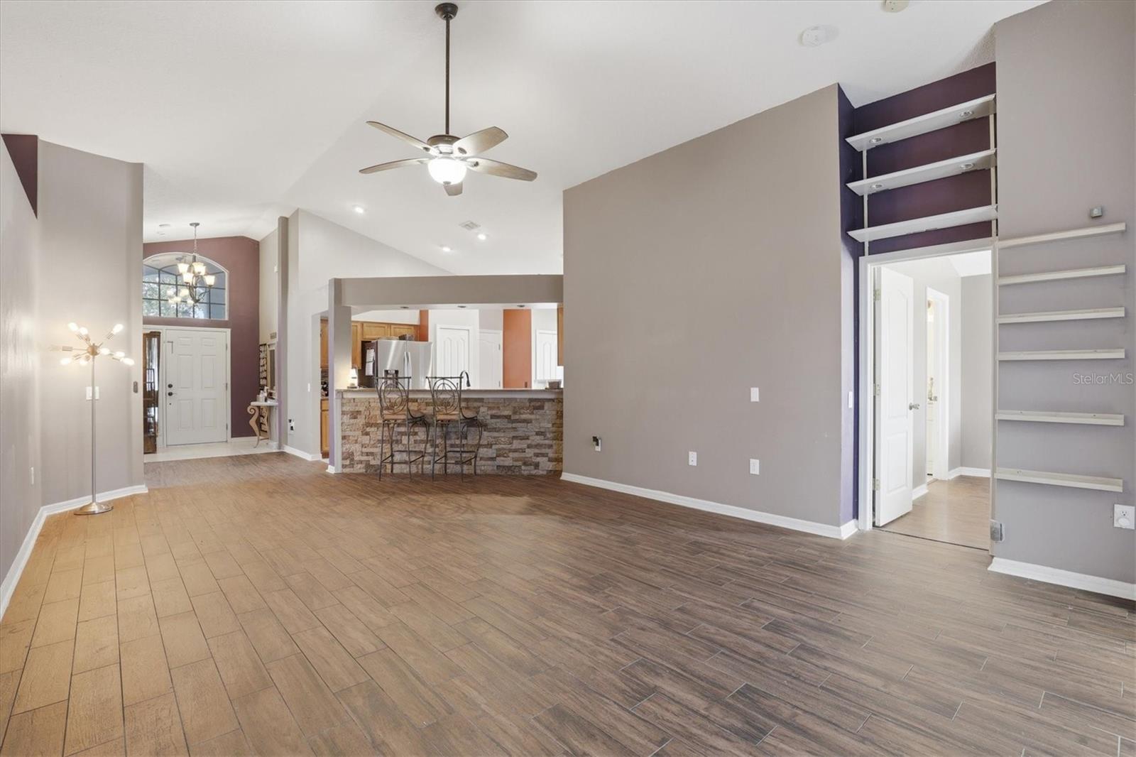 Image 14 of 56 For 4828 Wessex Way