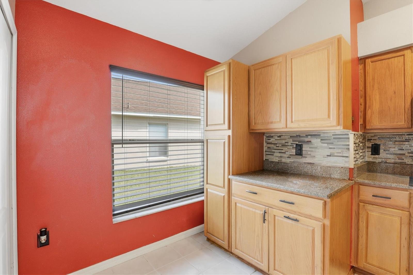 Image 18 of 56 For 4828 Wessex Way