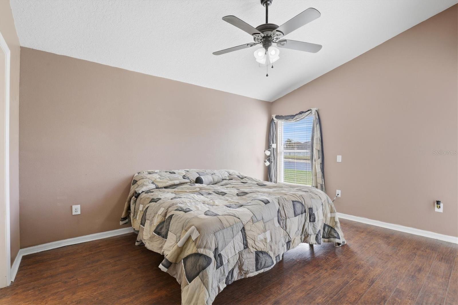 Image 22 of 56 For 4828 Wessex Way