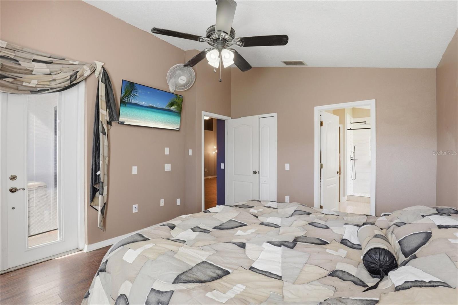 Image 23 of 56 For 4828 Wessex Way