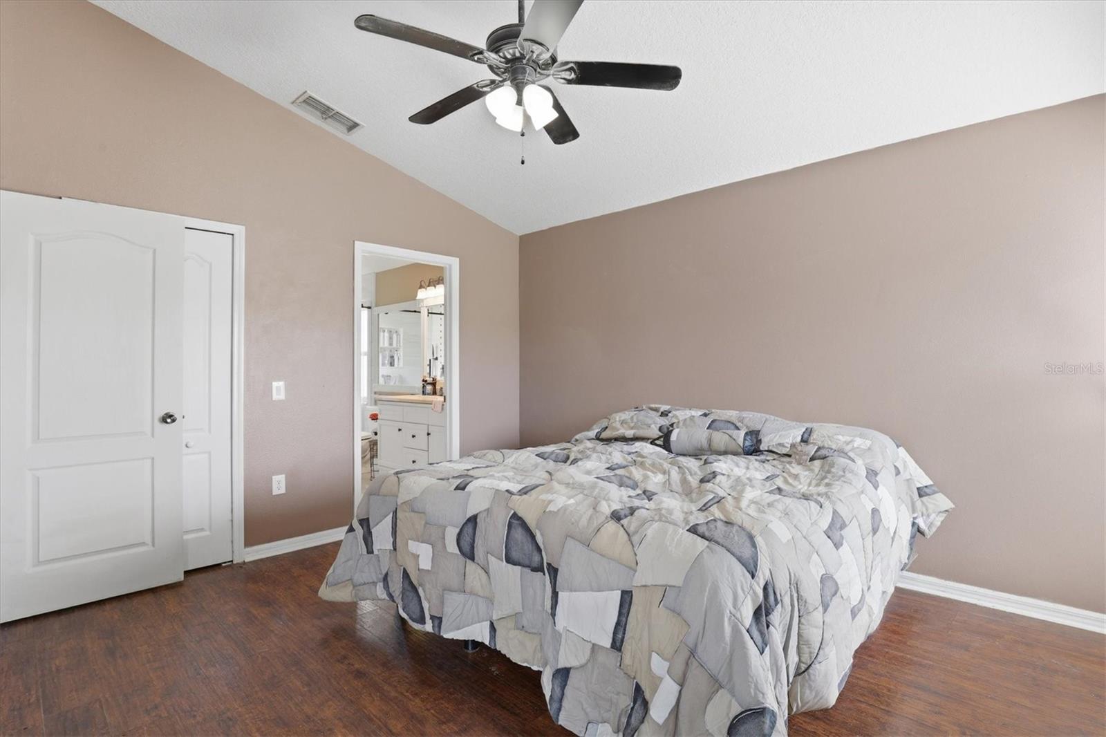 Image 24 of 56 For 4828 Wessex Way