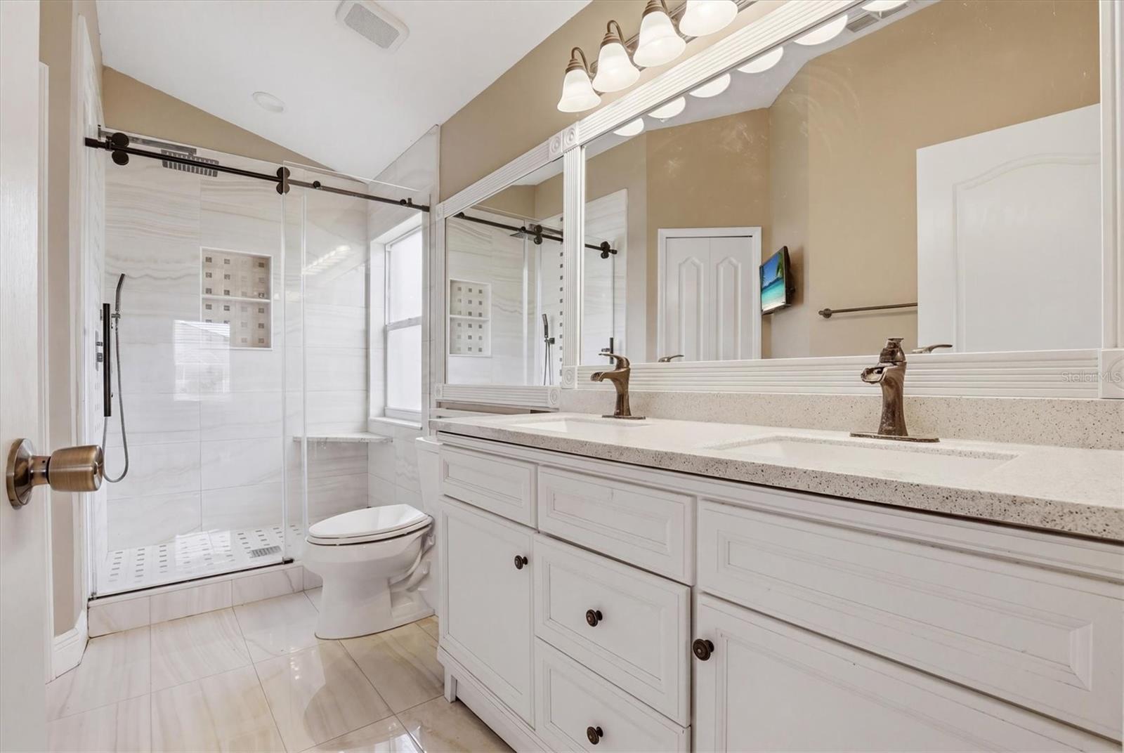 Image 26 of 56 For 4828 Wessex Way