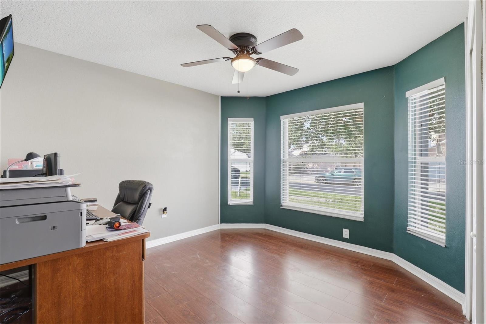 Image 33 of 56 For 4828 Wessex Way