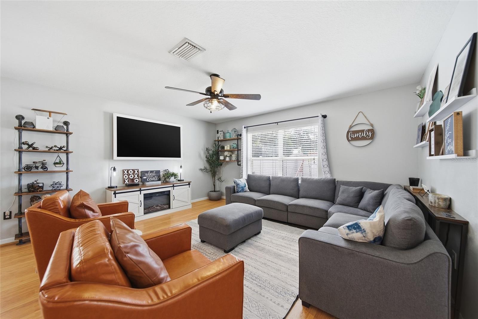 Image 7 of 43 For 7510 Maroon Peak Drive