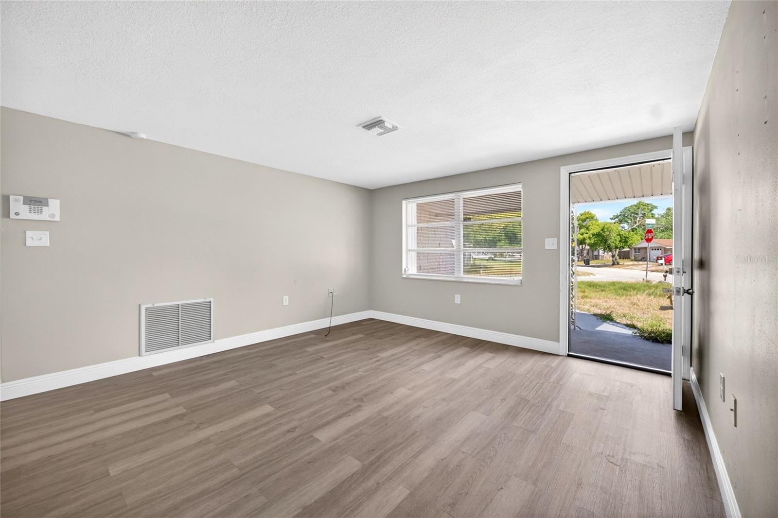 Image 6 of 41 For 10735 Darius Street