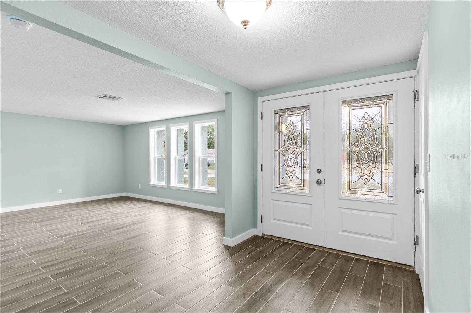 Image 18 of 56 For 7427 Southwind Drive