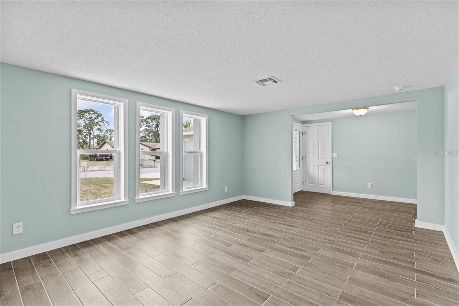 Image 20 of 56 For 7427 Southwind Drive