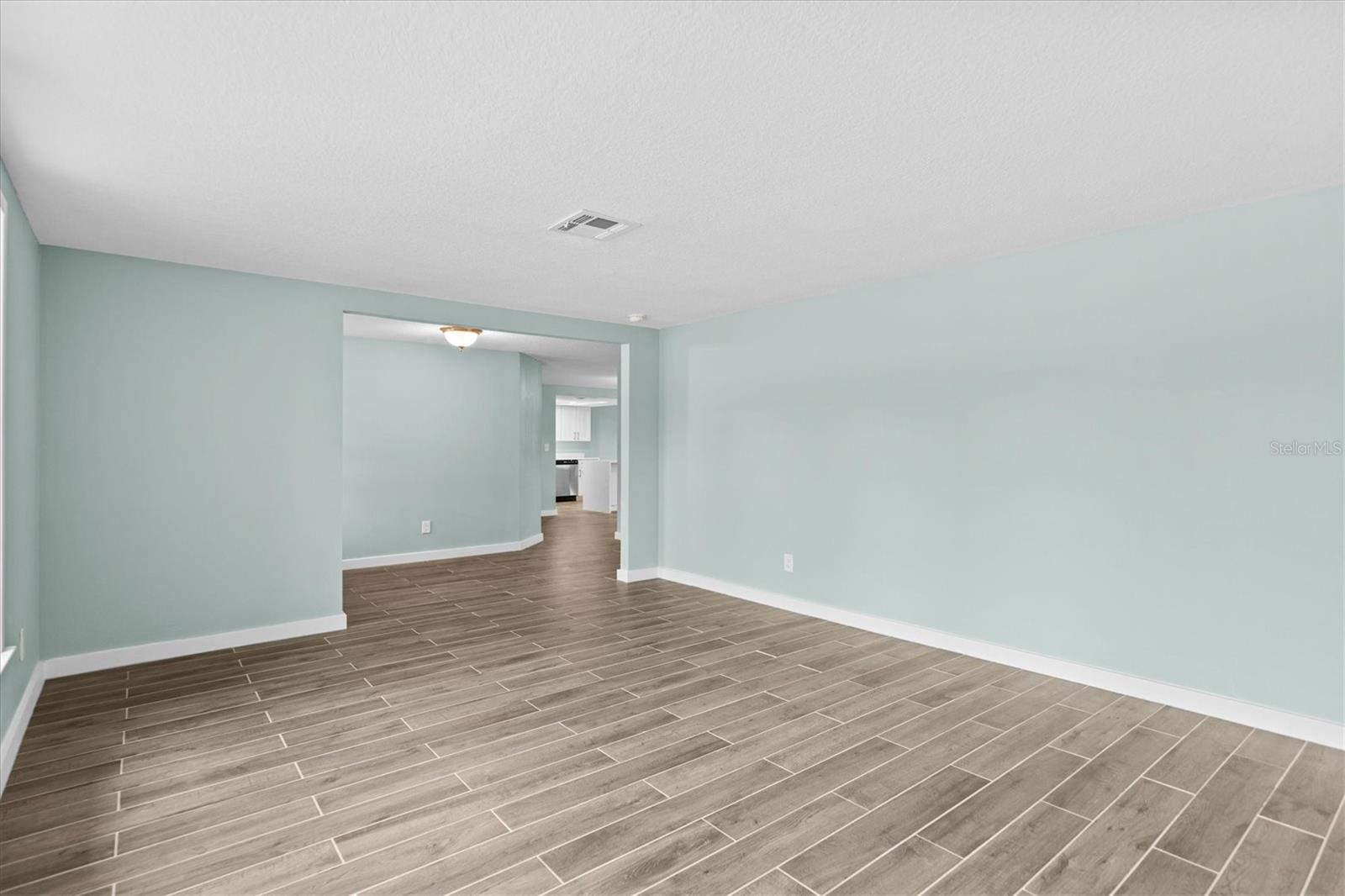 Image 21 of 56 For 7427 Southwind Drive