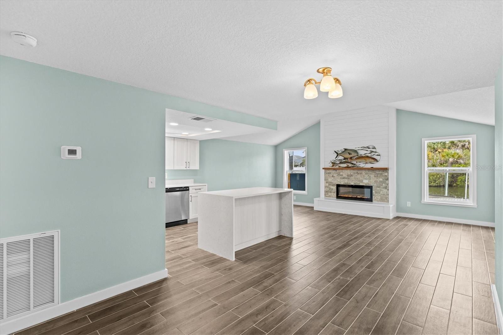 Image 22 of 56 For 7427 Southwind Drive