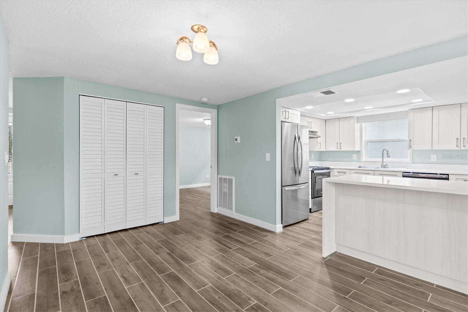 Image 25 of 56 For 7427 Southwind Drive