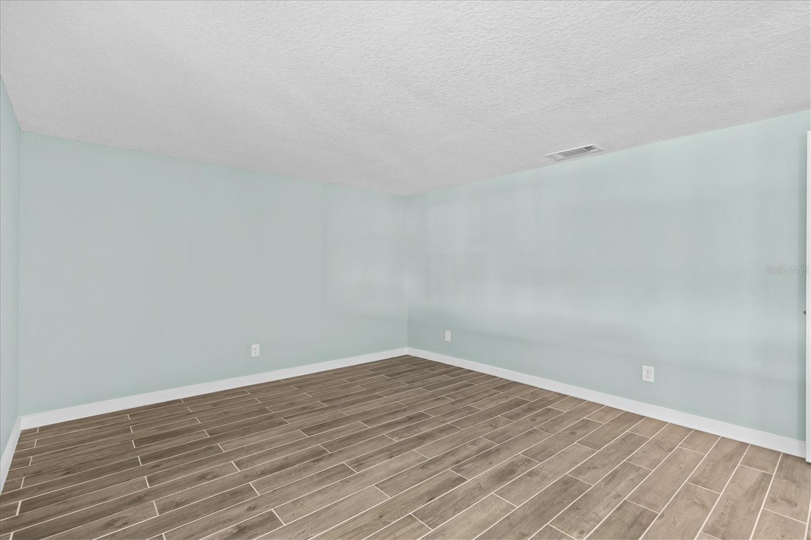 Image 39 of 56 For 7427 Southwind Drive