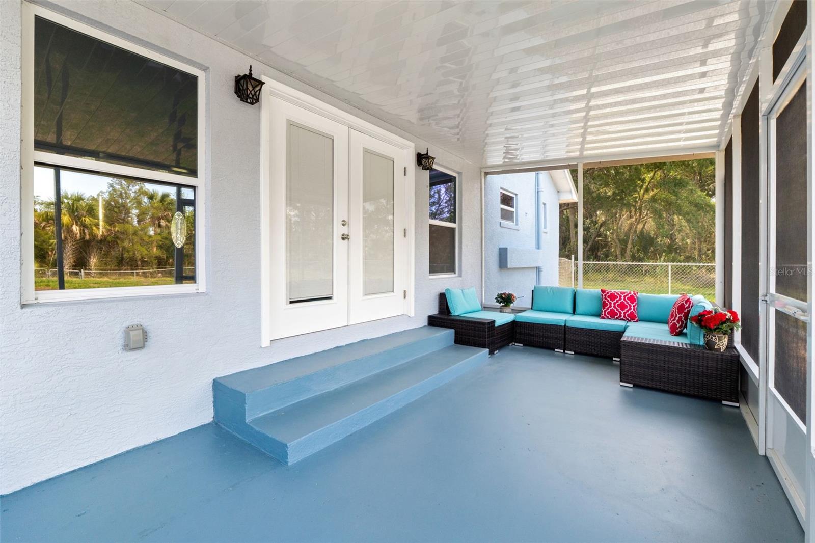 Image 11 of 50 For 10928 Fort Island Trail