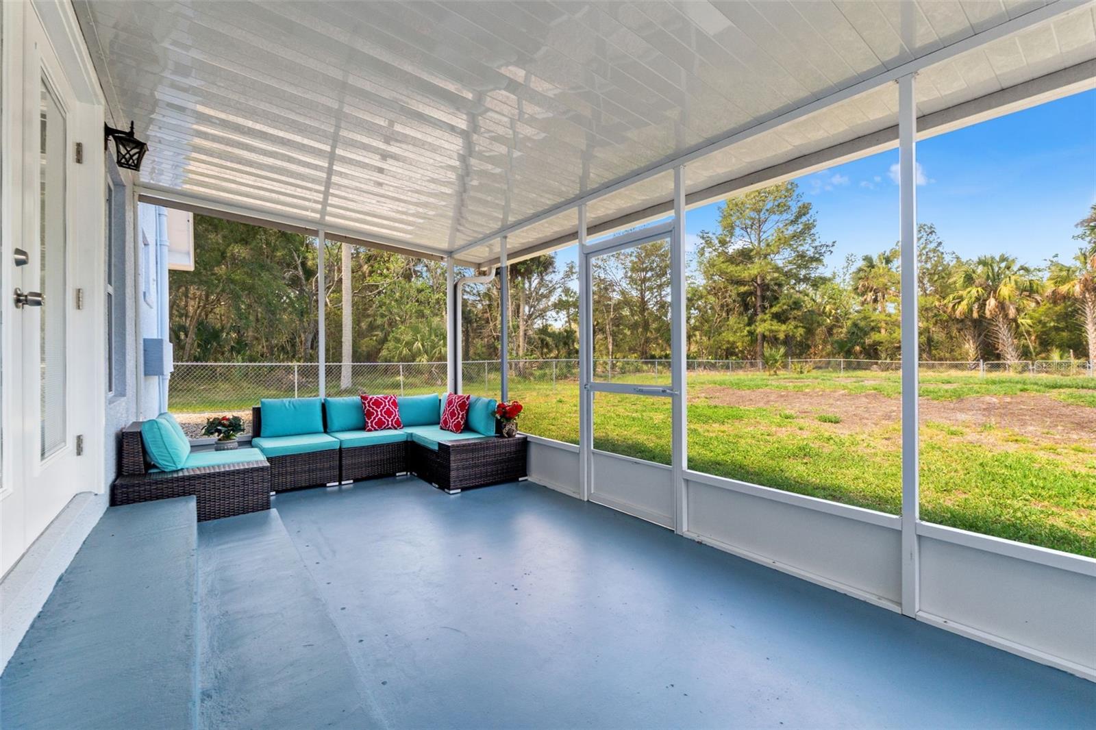 Image 12 of 50 For 10928 Fort Island Trail