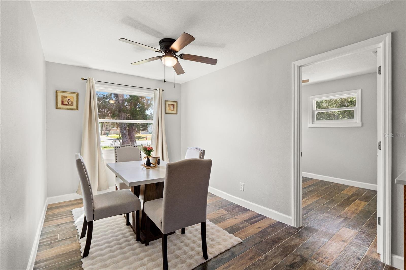 Image 18 of 50 For 10928 Fort Island Trail