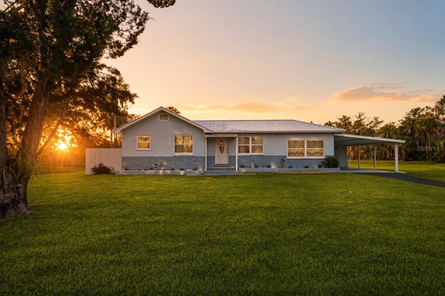 Image 2 of 50 For 10928 Fort Island Trail