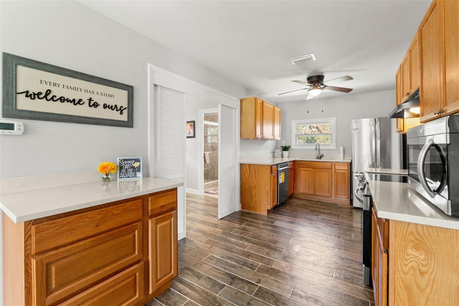 Image 22 of 50 For 10928 Fort Island Trail