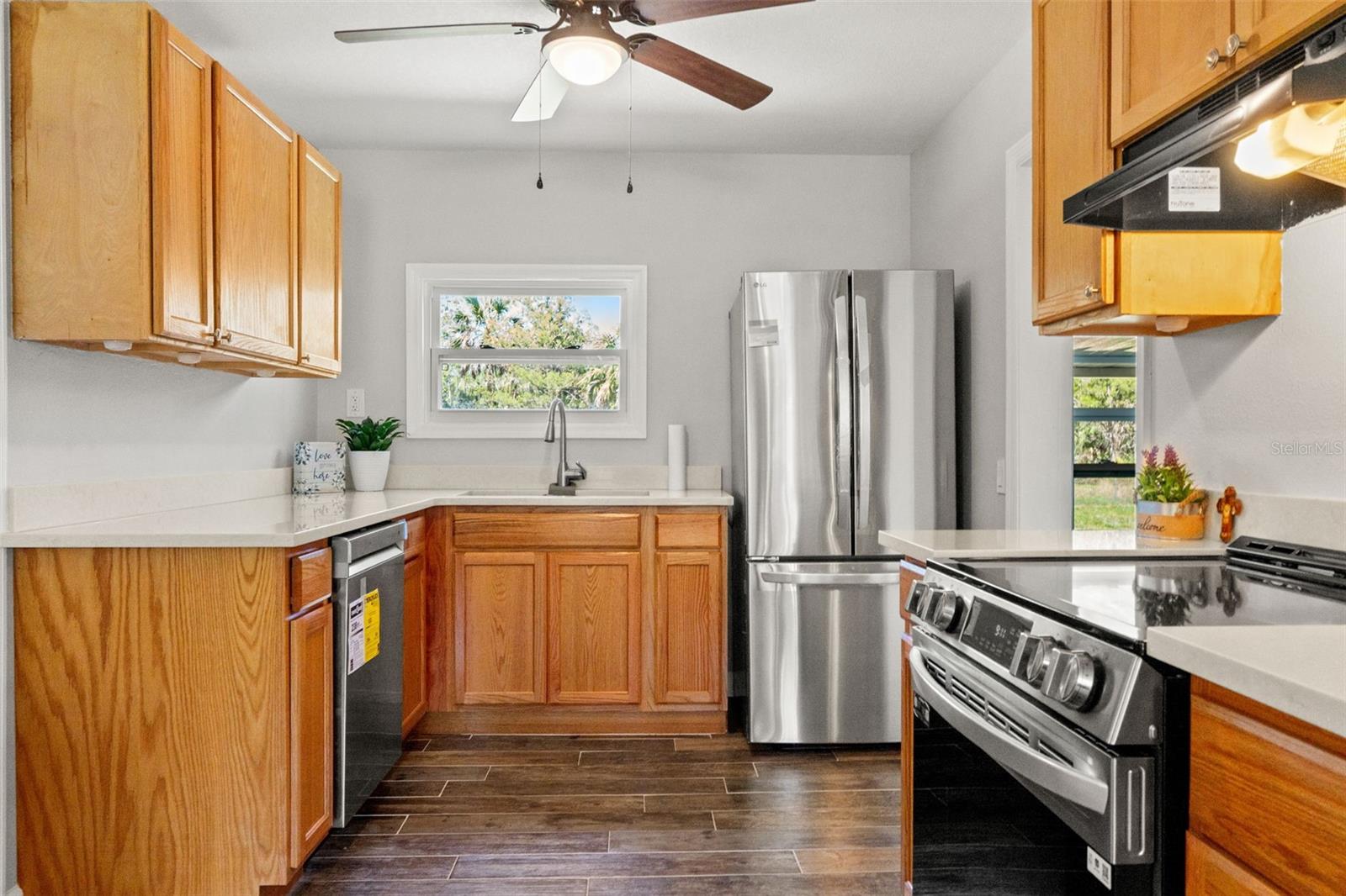 Image 24 of 50 For 10928 Fort Island Trail