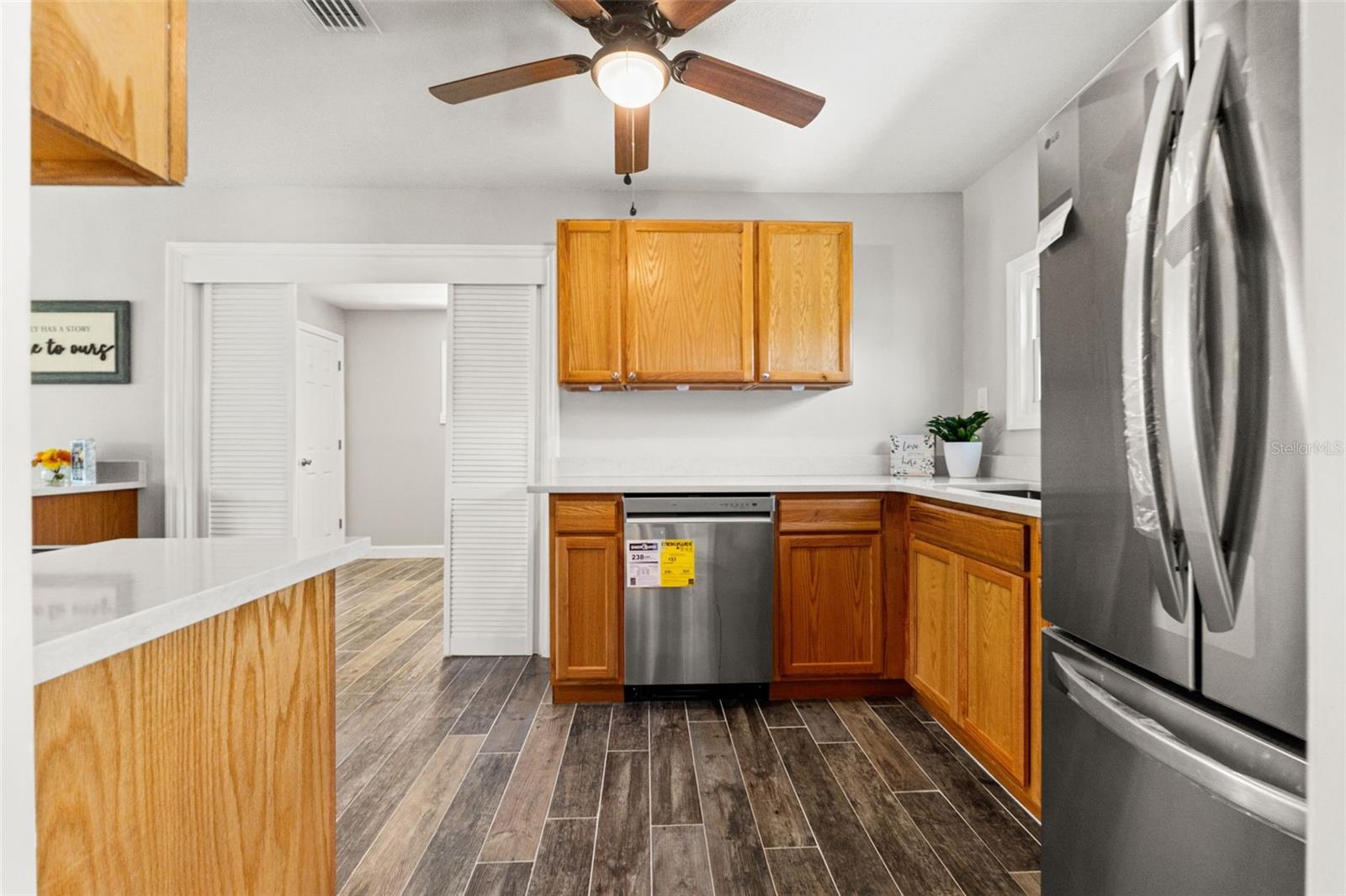 Image 25 of 50 For 10928 Fort Island Trail