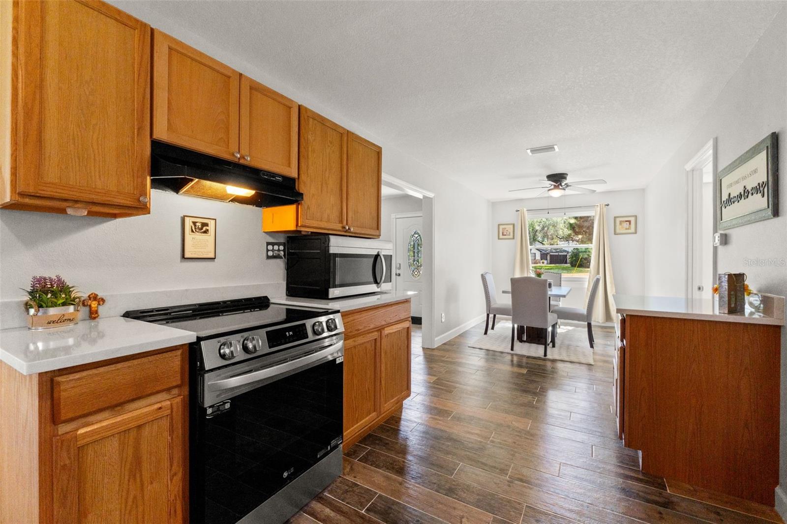 Image 26 of 50 For 10928 Fort Island Trail