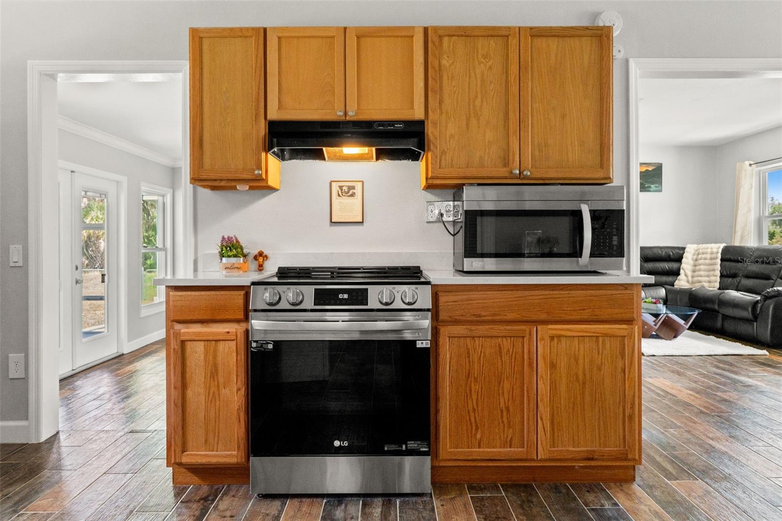 Image 27 of 50 For 10928 Fort Island Trail