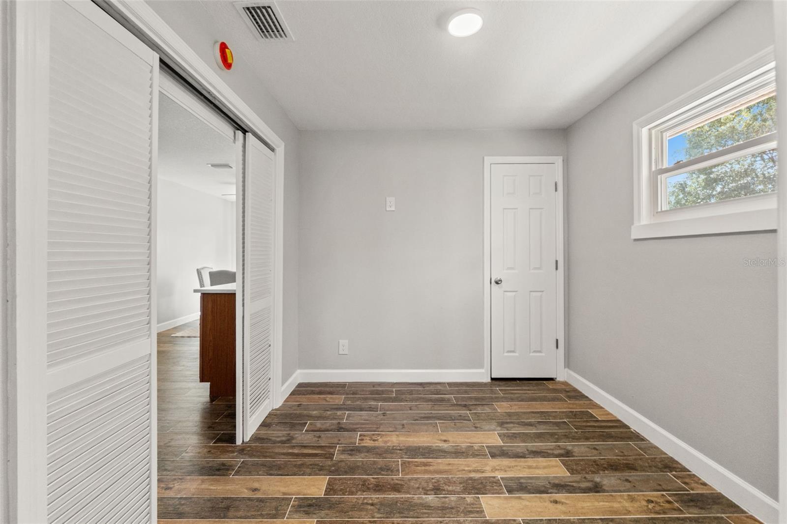 Image 29 of 50 For 10928 Fort Island Trail