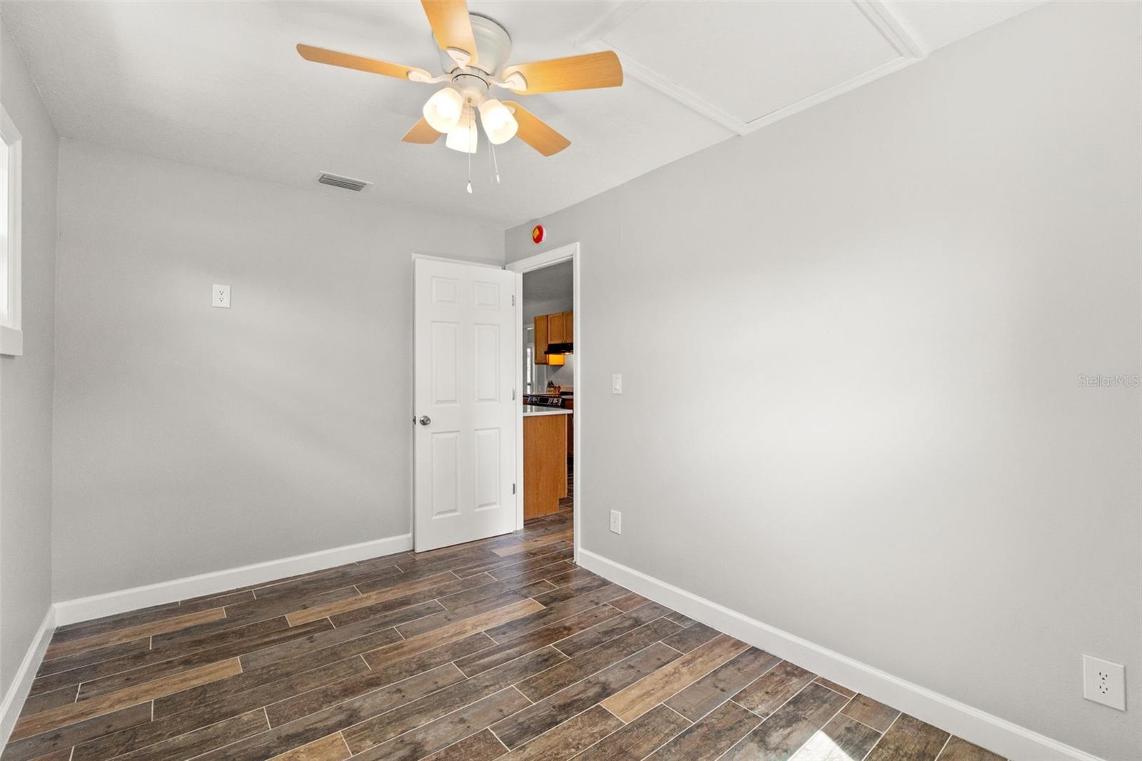 Image 31 of 50 For 10928 Fort Island Trail